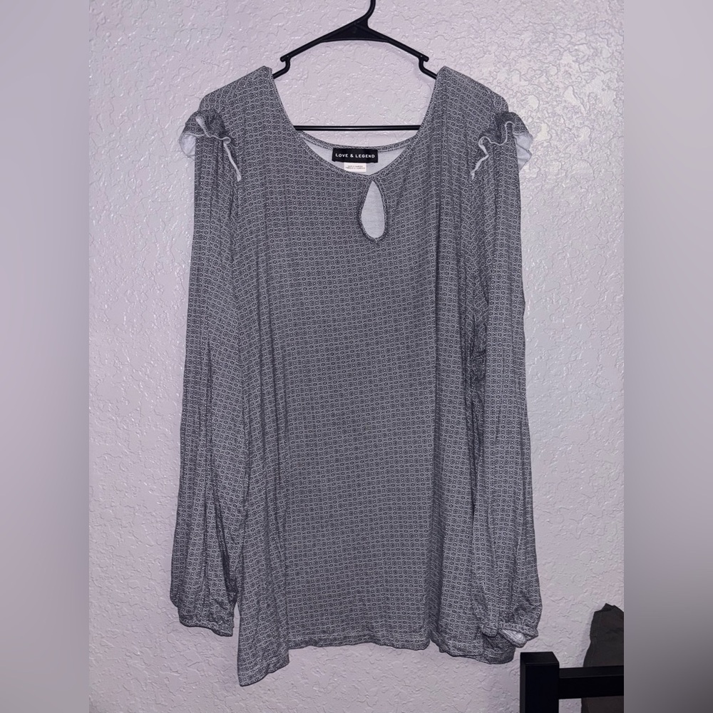 Love & Legend Geometric Print Keyhole Blouse
